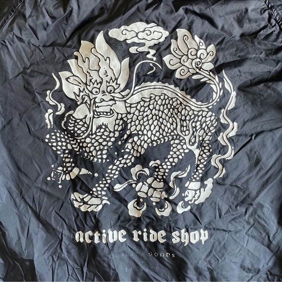 Active Ride Shop Jacket Black White Dragon Graphic Snap Button Windbreaker Small - Picture 11 of 11